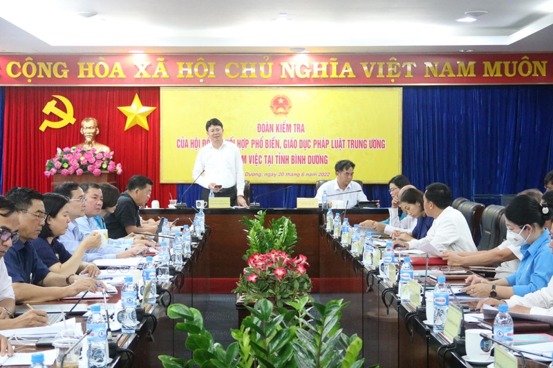 Thứ trưởng Bộ Tư pháp Nguyễn Thanh Tịnh làm việc tại tỉnh Bình Dương