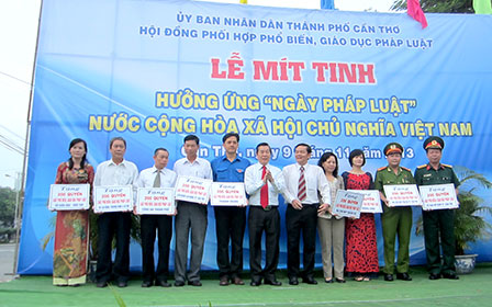 Cần Thơ: Ðẩy mạnh các hoạt động hưởng ứng 10 năm Ngày pháp luật nước Cộng hòa xã hội chủ nghĩa Việt Nam